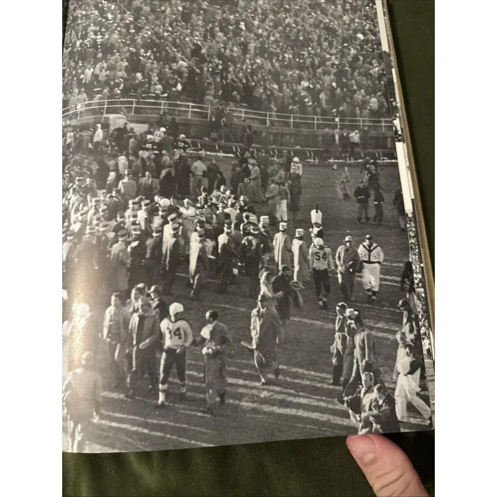1952 RAZORBACK Yearbook - University of Arkansas - Fayetteville, AR